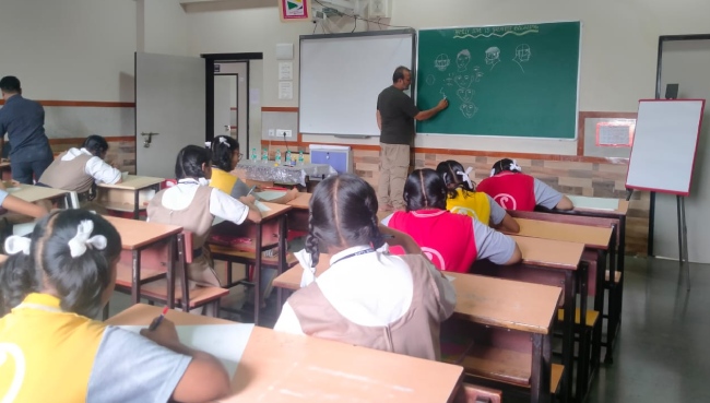 Guidance lecture conducted by Shri. Shailesh Salvi on Drawing (Elementary and Intermediate) in Oct, 2022 | Schools in GB Road Thane